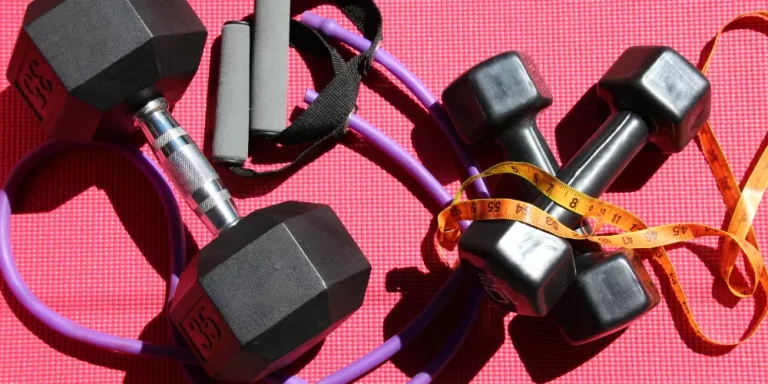 What are the natural tips for staying strong and energetic?